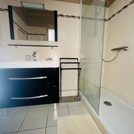Apartment T3 A Collioure, 200m De La Plage, Calme Avec Parking Et Balcons - Fr-1-309-417 *